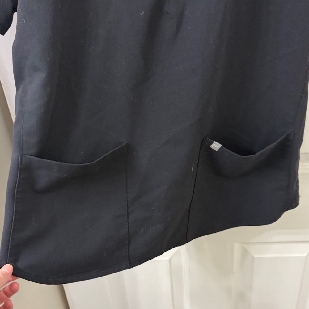 Fabletics Black Scrub Set - Picture 3 of 12